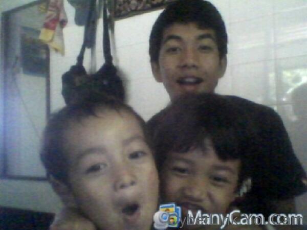 yaruf100's tweet photo. together my nephew http://t.co/TvDSU3sDCT