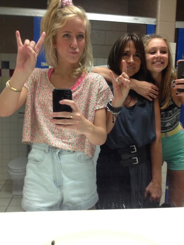 magzpip's tweet photo. No don't worry it's fine @khaphrine http://t.co/sAFtimb7E4