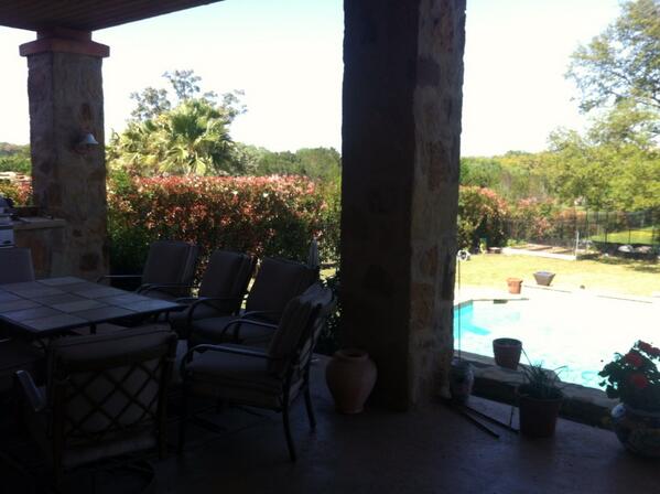 JamonDixon's tweet photo. @Skylyne512 thanks for puttin me up last night.   House was sick! http://t.co/G4PSlYHn3T