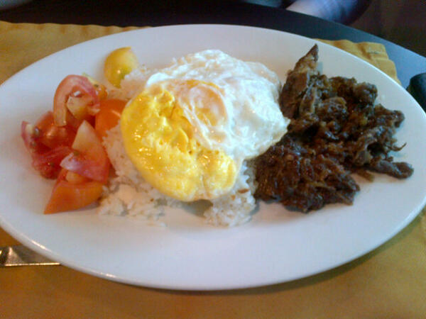 iamKhiszo's tweet image. #craving for tapa for breskfast #randomplace haha!