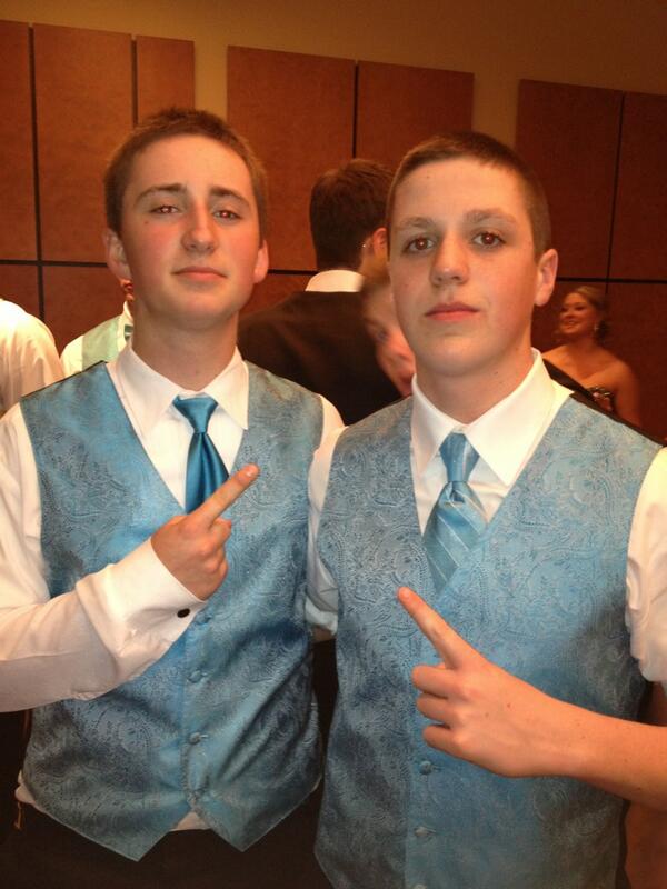 Subby_Sean's tweet image. @b2docta30 me and my homeboy. #SameVest