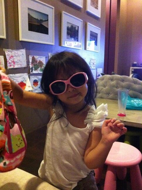 carlog80's tweet photo. #mylittleprincess #kikaygirl http://t.co/morXW1CoH3