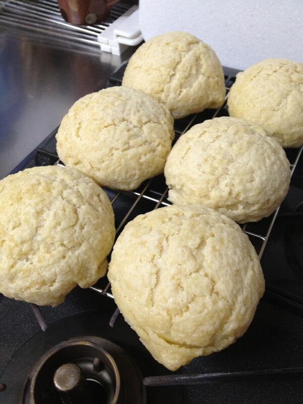patorapp's tweet photo. 卵なしのメロンパン( ´ ▽ ` )完成！
子供のおやつに(＾ｰ^) http://t.co/0hLV3AVcnG