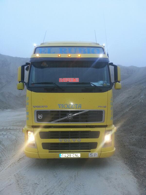 millanrute's tweet photo. Atope con el volvo http://t.co/XMGGW6KcPy