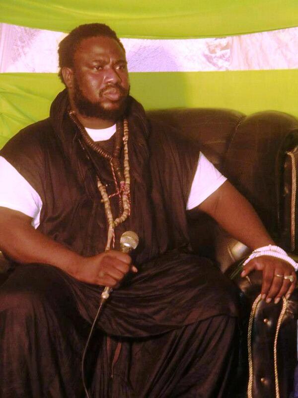 gaindepassoire's tweet photo. Gloire A Baye As NDIAYE celui qui fait fuire les Ténébres!!!
#baye #fall #guiss #Yalla #soufisme http://t.co/DgVM8SlHyg