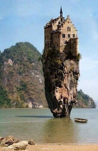 planetposts's tweet photo. The Island Castle in Dublin, Ireland. http://t.co/yYKYVp1TS1