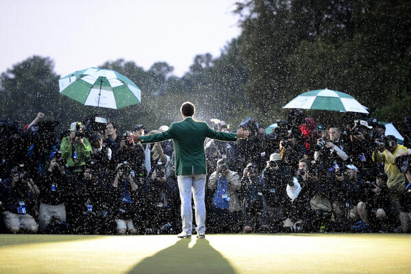 paddypower's tweet photo. What a photo of Adam Scott this is. #Masters http://t.co/hLPX9RGdAD