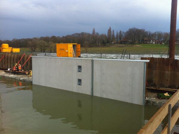 Het tweede en laatste prefab element van <a href="/BestconBV/">Bestcon B.V.</a> voor vandaag door <a href="/HeijmansNL/">Heijmans</a> geplaatst! Ziet er goed uit!