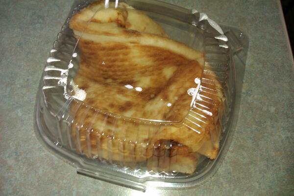 J3SSofficial's tweet photo. look at what the restaurant did to my pizza :O
who folds pizza!!!??????? http://t.co/y95BwyjXdG