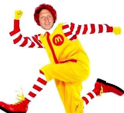 HutchinJamie's tweet photo. @eadie11 Glad to see you have dusted off red shoes and red wig for Wednesday !!! http://t.co/7jzTIgTjeM
