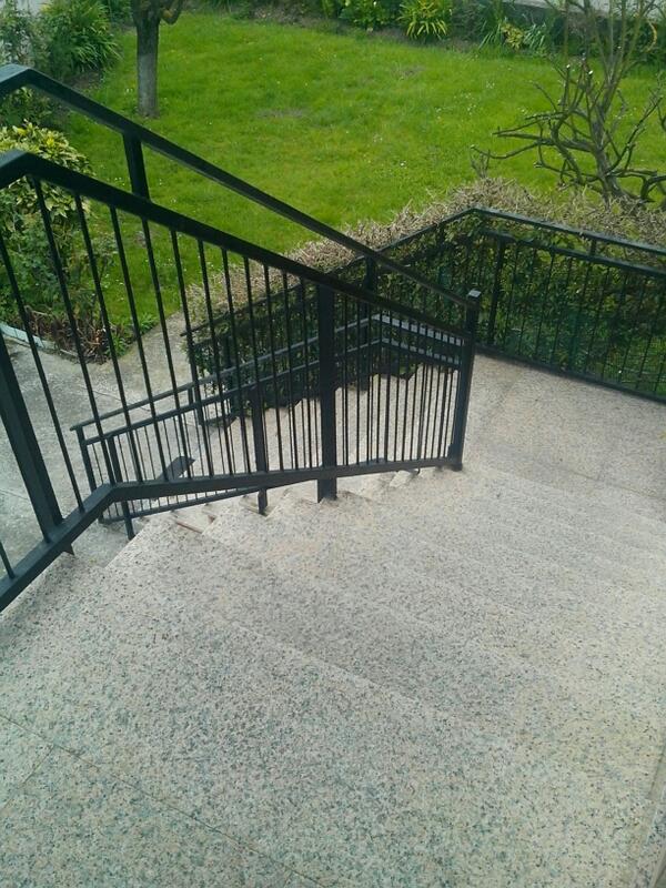 AdrianPuma97's tweet photo. Si no hubiese escaleras la vida seria mas facil. http://t.co/m5BBlqA5zE
