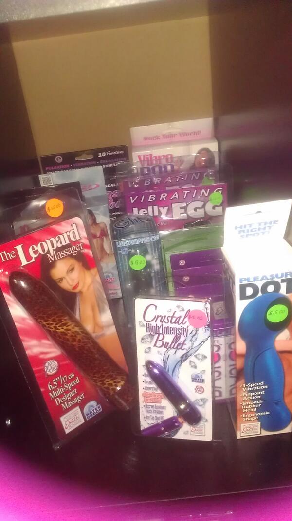 PRETTYCHICA290's tweet photo. Hey Twitter feeling a lil naughty?Hmm try these products for sum extra special...www.linnyseroticshop.com or #HitMeUp http://t.co/pEKlf2sEC5
