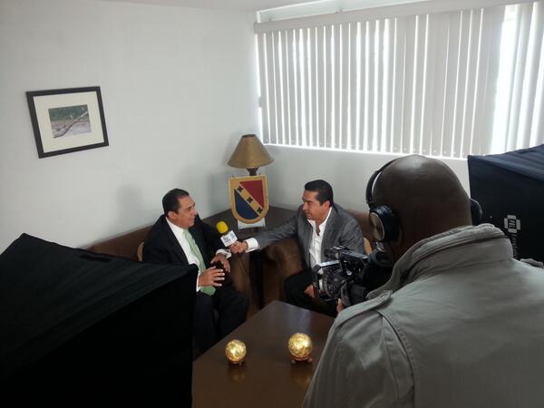 HABLEMOSN's tweet photo. Hablemos de negocios en el ICAMI http://t.co/3xjKQ2ep51