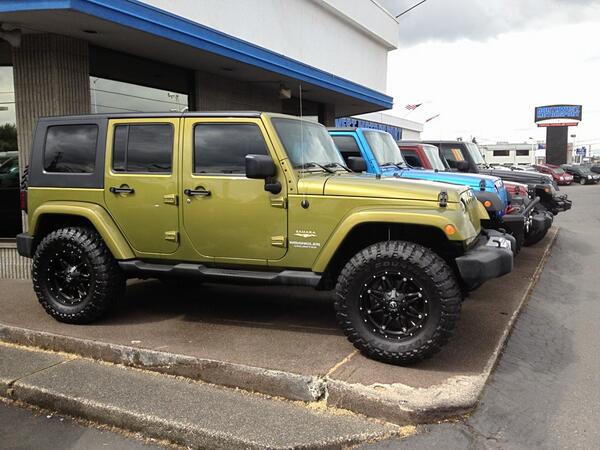 JustinNwmsRocks's tweet photo. How about a green #Jeep#Wrangler? #justinnwmsrocks #3607317779 http://t.co/CKPrXVEysL