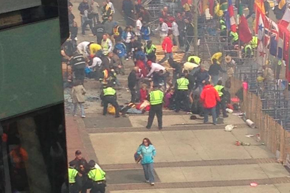 Explotan 2 bombas en el Maraton de Boston BH6kiUHCIAEFg1o
