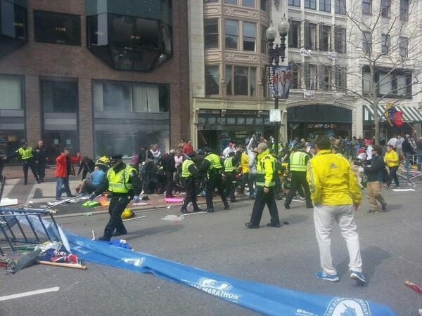 Explotan 2 bombas en el Maraton de Boston BH6lFOzCcAAkHlT