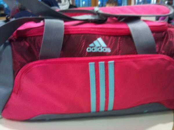Irving_Jessica's tweet photo. Thank you!! @Gavin_Rudd for my new gym bag!! #operationskinny http://t.co/xqIBwCjBaA