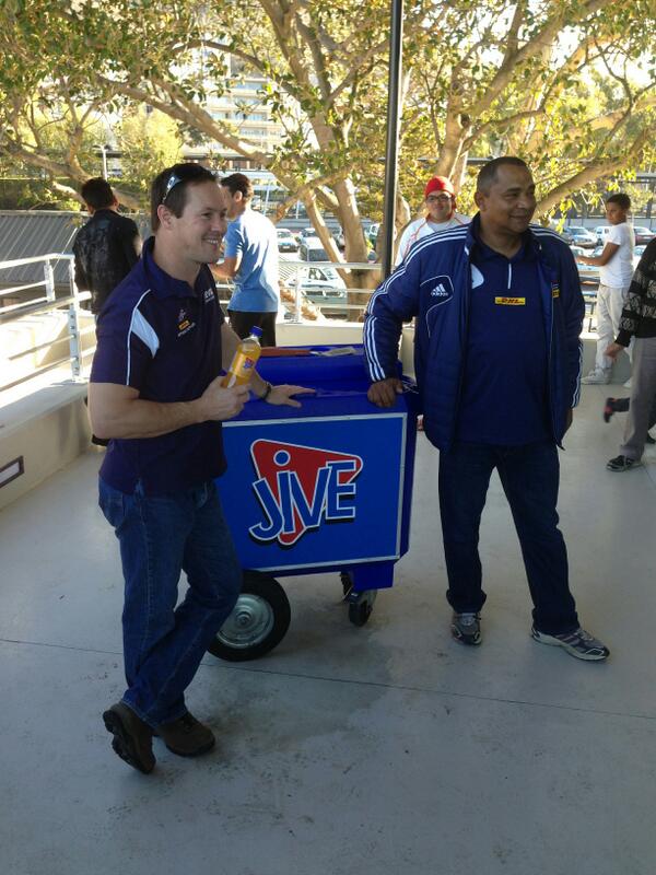 JPNaude's tweet image. Love it ! RT @Legz00 @JPNaude  and #mlevy promoting #jive at  #gptrack #lekker #evox #cpttv #dhl #wprugby
