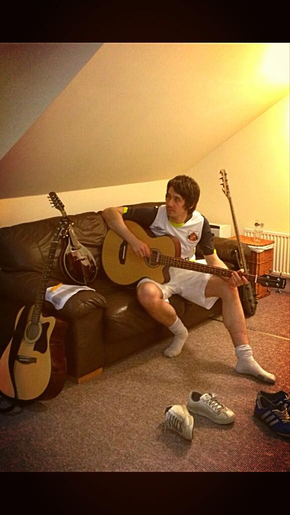 RagAndBanjo's tweet photo. Jamming in football kit #dedication http://t.co/hbc53kizQv