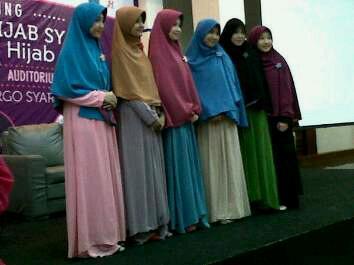 IG AliaShofiaHijab on Twitter: "Gamis & Berry(Bergo Syar'i 