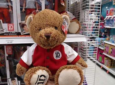 laxlmfaomylife's tweet image. this is so adorable. #onedirectionmerch @onedirection ah :)