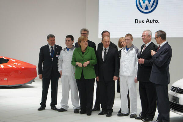 econom40's tweet photo. Калужская делегация на ганноверской ярмарки «Hannover Messe» 2013. @artamonovguber @PutinRF http://t.co/10LpPvq8Fm