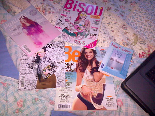 Lady_Cosmic's tweet image. Je pense avoir assez de lecture pour ma journée a l'hopital XD #excessif #corvee