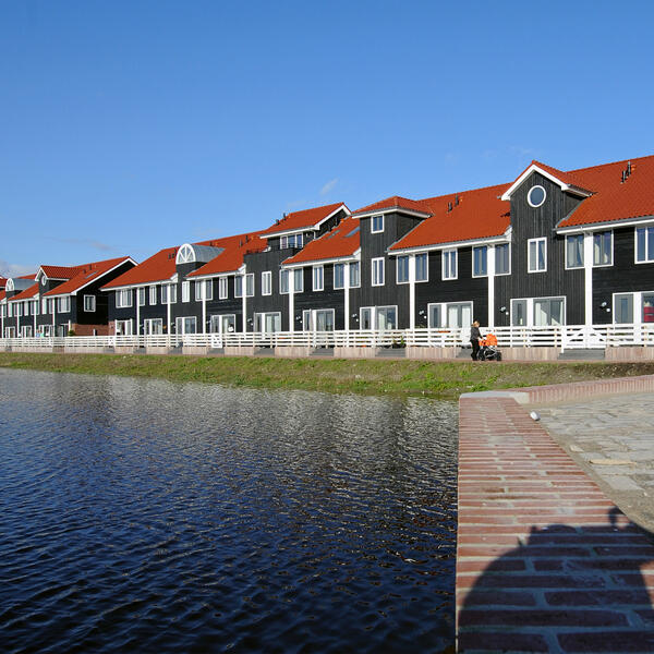 On the water side a beautifull block of houses #architecture and #design by oving architekten #photograpy Jim Ernst