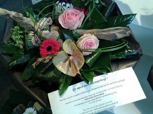 ValentionF's tweet image. SECRETARESSEDAG!! 18 april 2013

Tel: 0318 553100 of 0318 553895 
Nieuweweg 100
Mail: info@valentinoflowershop.nl