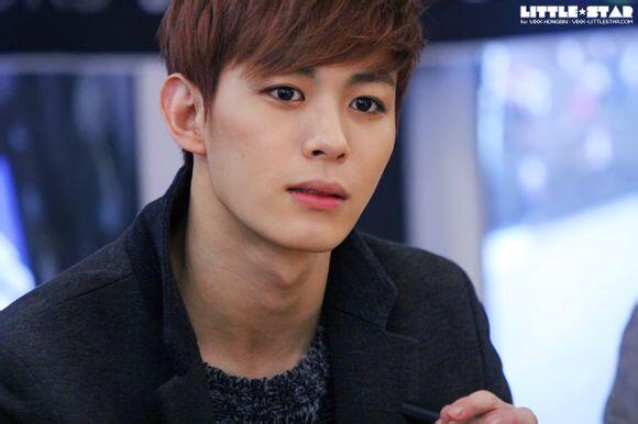 VIXX_Msia's tweet photo. [ 130416 ] 0127 鸿宾 @ 金浦签名会 
- 严禁二改图片 -  
Cr : little star  
转 自 VIXX 百 度 贴 吧 
转载请完整注明以上来源 + @VIXX_Msia http://t.co/CXOQ3SzHJ5