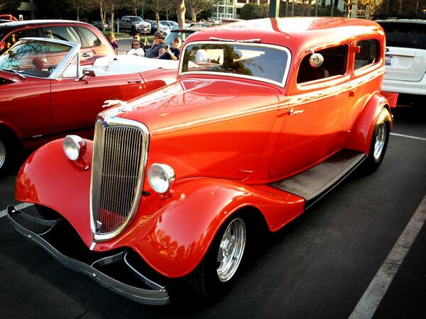 SmokinTiresCS's tweet photo. Come out this #Saturday and enjoy some #ClassicCars Gourmet #foodtrucks and live bands http://t.co/W2MZ90rCtV