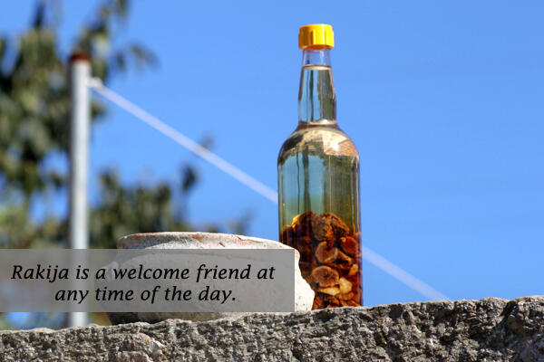 DiscoverSupetar's tweet photo. One of the unwritten rules on how and when to drink rakija: http://t.co/f6OeNMuqTO