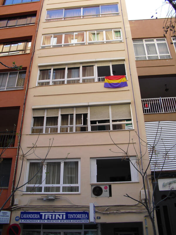 Juanbenitez56's tweet photo. Mí bandera ya ondea en mi balcón http://t.co/bYeBtZlH9S