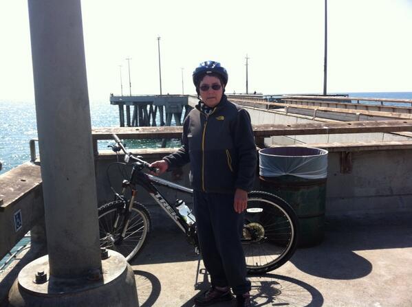 mordullo's tweet photo. Hola herd your mother http://t.co/yvCkNaTkzi