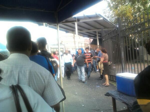 Rafaec7's tweet photo. @tvnpanama no hay buses 30 minutos http://t.co/QXqVFMJDgO