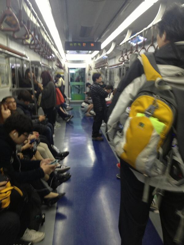 Global_Joshua's tweet photo. I guess more than 90% of each slot of the subway line no. 1 are being occupied by young colleges and universities http://t.co/coYBs0euQY