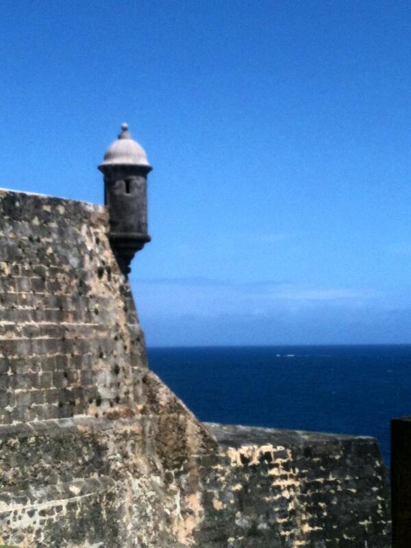 JohanaMRPhD's tweet photo. This @BSidesPR is a "garita" Tha first hacker station to protect Puerto Rico #BsidesPR #BsidesPR2013  http://t.co/ElTMzyvdLd