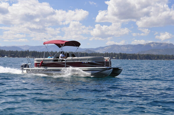 SkiRunBoatCo's tweet photo. Great for parties, family reunions, fishing or just hanging out on the lake!  @LakeTahoeCA #Boating #pontoonboats http://t.co/F1VdSzdpho