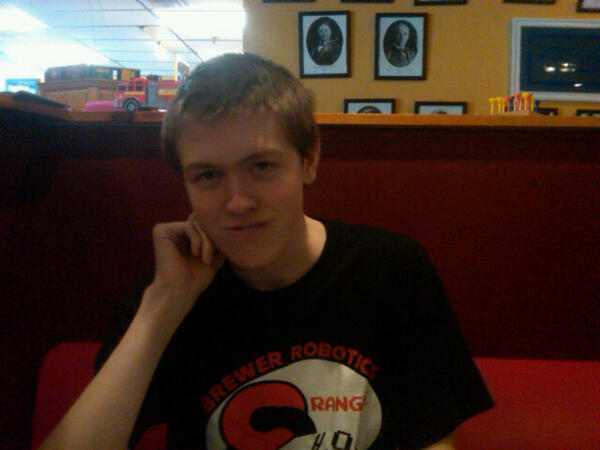 Farrington_Mike's tweet image. First scrimmage not so good... Zero points!!  #FIRSTproblems ... Lunch break now though!