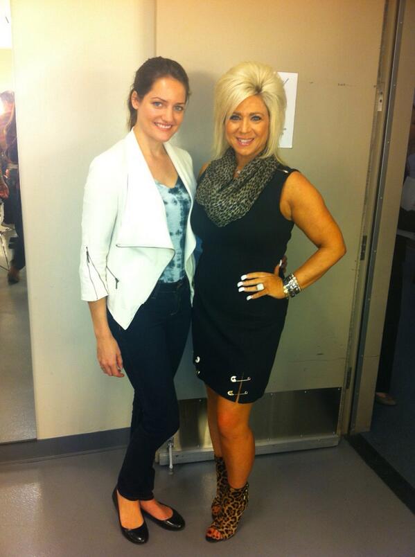 Theresacaputo's tweet photo. #longislandmedium #breakingamish @TLC @DiscoveryComm #discoveryupfront look out! http://t.co/r9q8QBT7M5