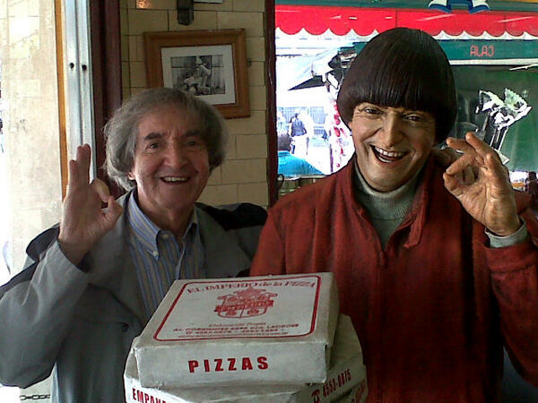 farfantv's tweet photo. Aquí llegó Balá! El Imperio...donde la pizza está un kilo y dos porciones!!! http://t.co/QA4m49PqOd