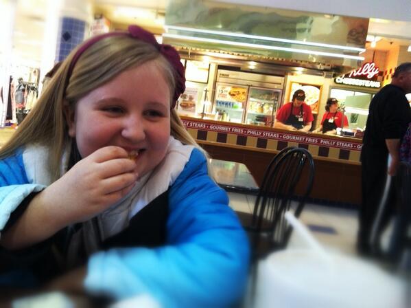 KennethFDavis's tweet image. Lunch with this little sweetie today. #Lauren #daughternumber2