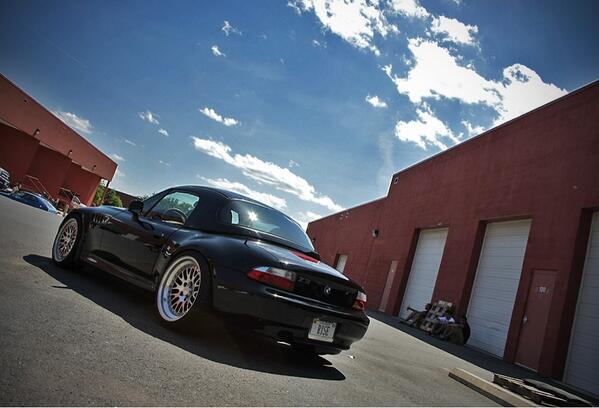 CarPorn_'s tweet photo. Beemer http://t.co/C66tD6n25w