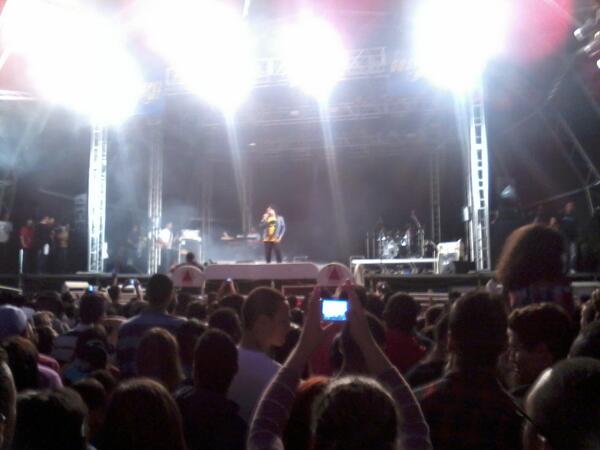 allmiserydeep's tweet photo. #PRESSÃO #DOS3 cotia #unção pura com show dO @THALLESROBERTOO http://t.co/j12td5fJWU