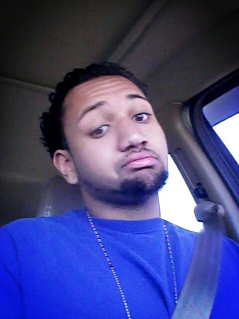FunnyAsAMF's tweet photo. Tweeting while driving http://t.co/aeHLH1R3Cv