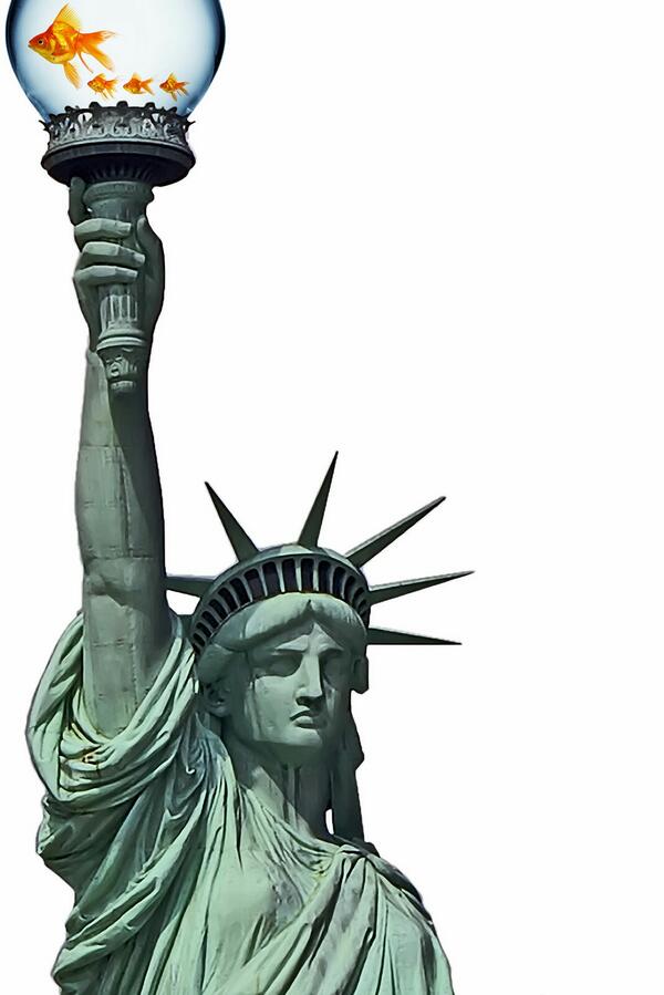 ZanMagazine's tweet image. How are your Norouz Goldfish? Keeping them alive is a Work of Art! #PersianProblems #NotProblems