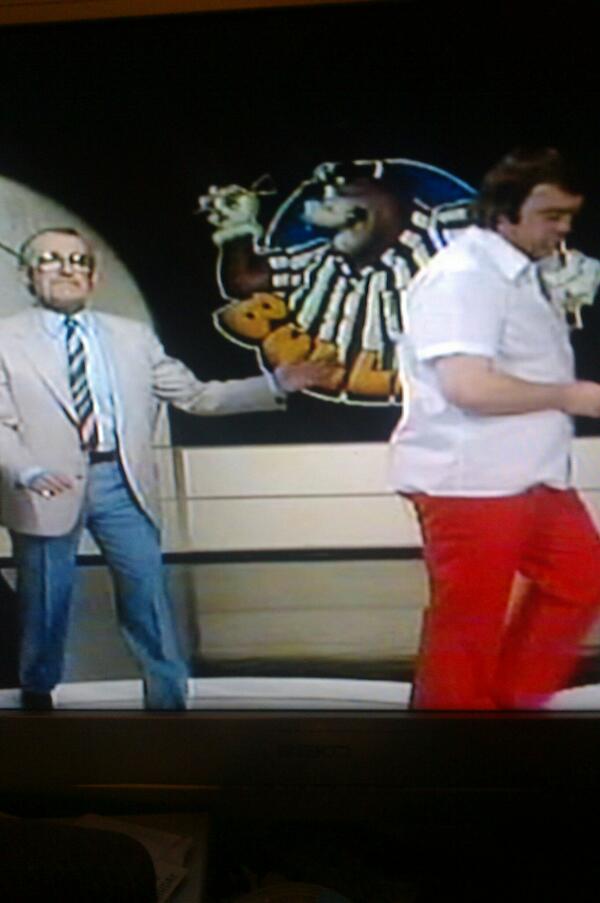 “@PaulSwingwood: @BumbleCricket . Look at these red uns' on Bullseye tonight Bumble. #busfarehome ” Vintage ! Super!