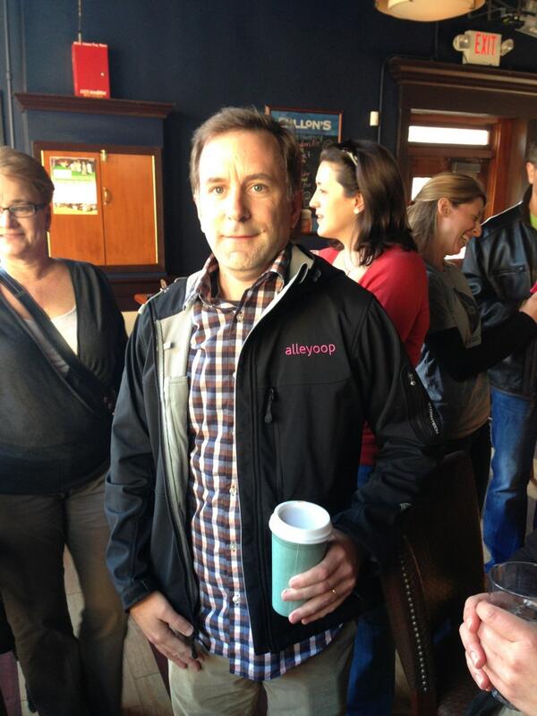 supanc's tweet photo. Surprise visitor from the left coast! #Alleyoopublooza http://t.co/0f2lozMW5U