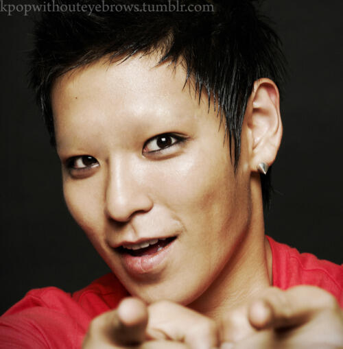 RealChoiSeung's tweet photo. Soy TOP reguetoñero... asi es si nada de cejas http://t.co/AwOdbCZquj