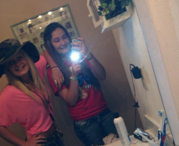 heathermurff's tweet photo. My girl. #party #loveher #thuggin #chrishouse http://t.co/UHofSVZk55